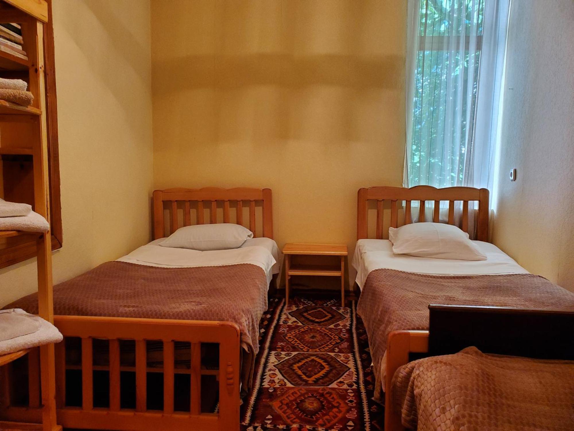 Ailama Guesthouse Mestia Zimmer foto